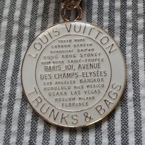 Fashion Pendant on Silkie Scarf NWOT